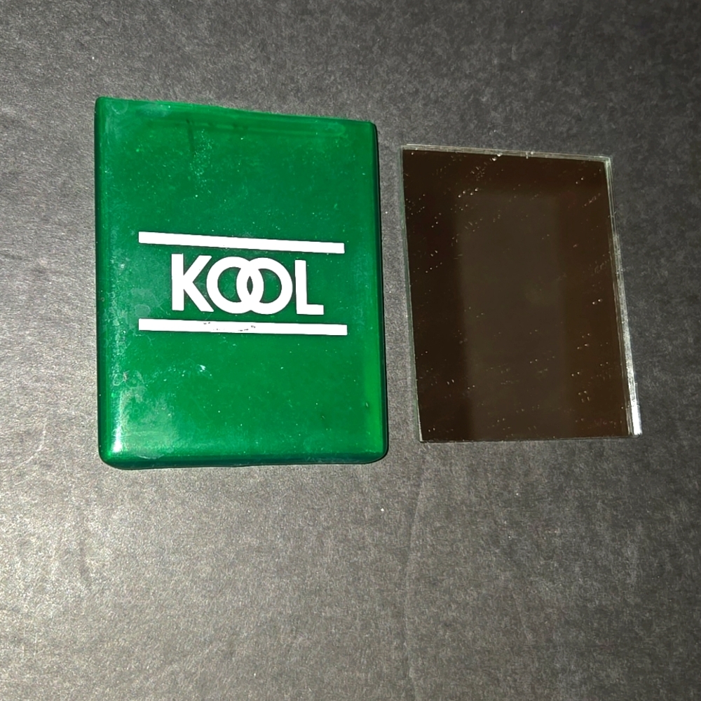 c RARE KOOL SMOKES CIGARETTES PORTABLE COMPACT MIRROR IN GREEN RUBBER COVER